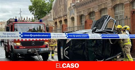 Susto En El Centro De Reus Por Un Espectacular Accidente Con Un Coche