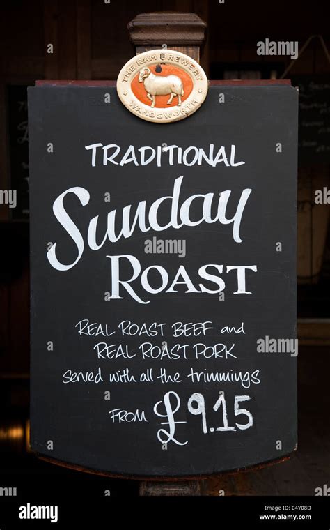 Sunday Roast Menu Sign in London, Pub, England Stock Photo - Alamy