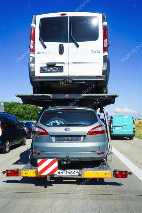 BerlÍn Alemania 14 De Julio De 2018 Transportador De Coches Que