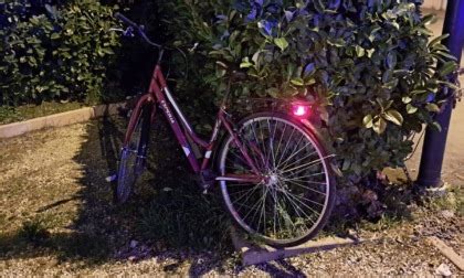 Treviso Investe Un Ciclista 19enne Con L Auto E Scappa Caccia Al