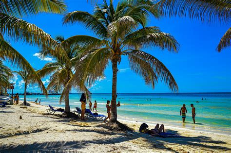 The 10 Best Beaches in Havana Cuba - NomadTreneur