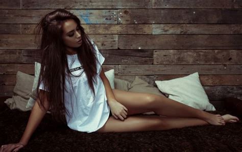 Wallpaper Women Outdoors T Shirt Looking Away Long Hair Brunette