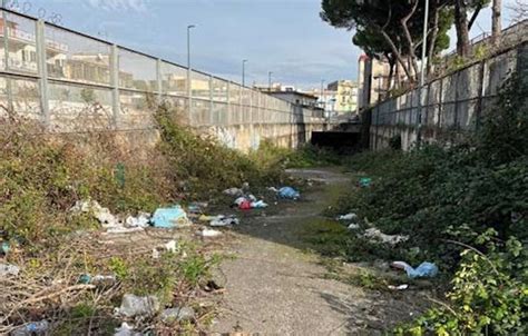 A Ponticelli Polemica Per Il Tunnel Chiuso E Abbandonato