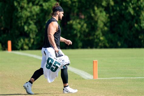 Joe Ostman Receives Ed Block Courage Award From Eagles