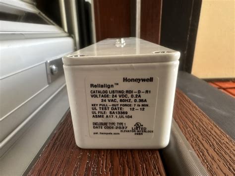 Failing door interlock? : r/Elevators