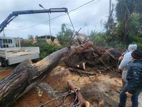 Maltempo Forti Mareggiate Su Tutta La Costa Ionica Della Sicilia