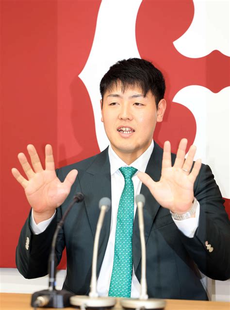 【巨人】岡本和真1億5000万円増の42億円「やるべきことたくさん」主将2年目へ誓い プロ野球写真ニュース 日刊スポーツ