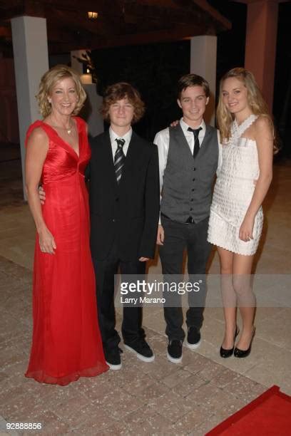 Chris Evert Pro Celebrity Tennis Classic Gala Stockfoto S En Beelden Getty Images