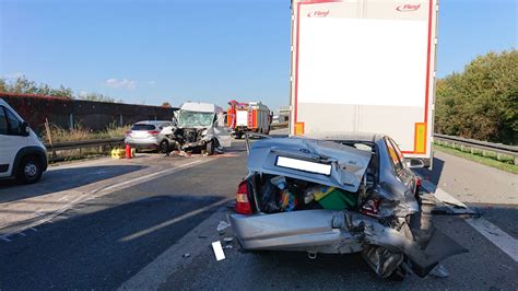 Schwerer Verkehrsunfall auf der BAB A7 Feuerwehr Altwarmbüchen