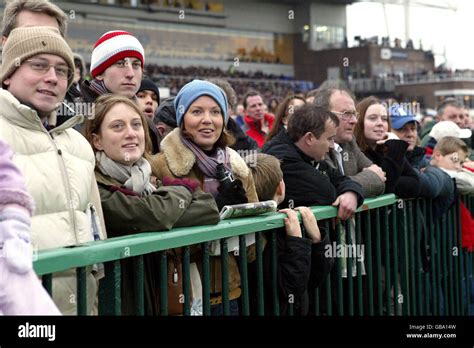 Horse Racing - Kempton Park Racecourse Stock Photo - Alamy