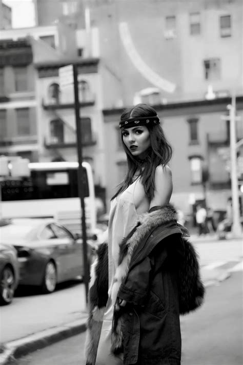 Victoria Justice Hot Celebs Home