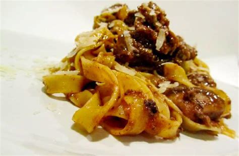 Pappardelle Al Sugo Di Selvaggina E Galletto Amburghese Con Patate