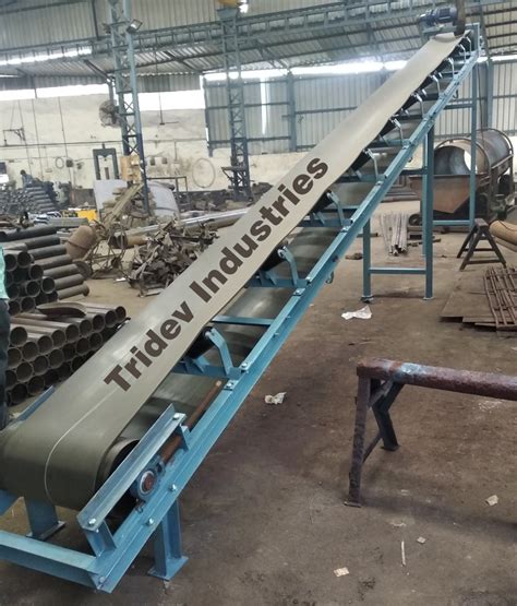 Chain Drive Mild Steel Belt Conveyor System Capacity 100 Kgfeet Material Handling Capacity