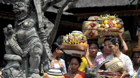 Macam Tradisi Unik Hari Raya Galungan Dan Kuningan