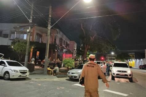 Festa Clandestina Fechada Mais De Pessoas Em Manaus Metr Poles