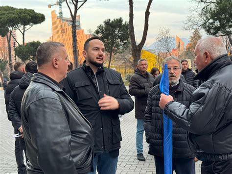 FOTO VIDEO Opozita gati për protestë para Kryeministrisë Ervin