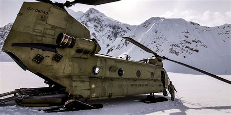 The US Army is planning to upgrade Chinook helicopter to fly for 100 ...