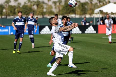 Toronto Fcs Lorenzo Insigne Exits Season Opener Vs D C United With