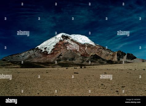 Volc N Chimborazo Con Metros De La Monta A M S Alta De Ecuador