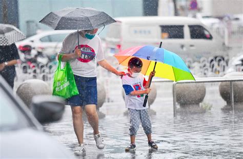 北京今日最高34℃！局地有扬沙，北部东部有雷阵雨 雷阵雨 气温 晴间多云 新浪新闻