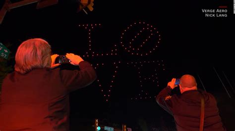 Un espectáculo de 136 drones con luces en honor a los trabajadores de