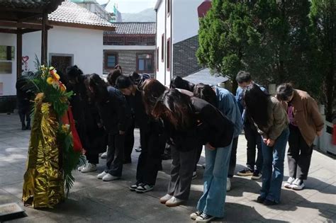 设计艺术学院学生第二党支部开展“学党史，祭英烈，忆初心”主题党日活动 景德镇陶瓷大学 设计艺术学院