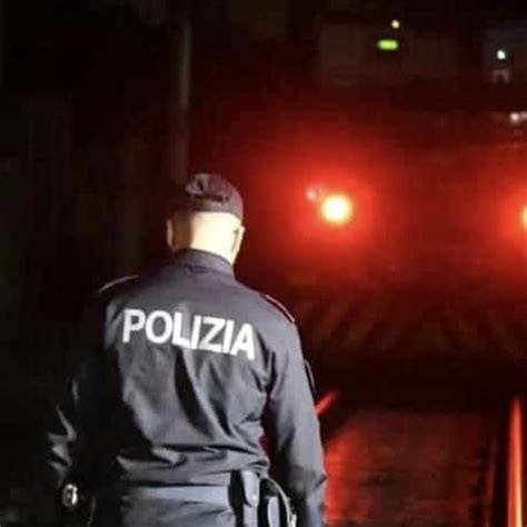 Morire A Milano Sui Binari Dell Eroina Donna Investita E Uccisa Da