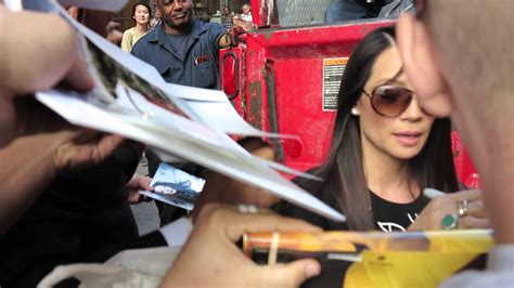 Lucy Liu Signing Autographs Kill Bill Elementary Youtube