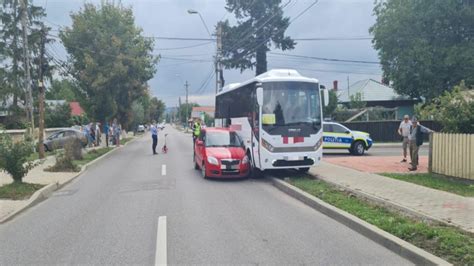 Impact Ntre Un Autobuz N Care Se Aflau Pasageri I Un Autoturism