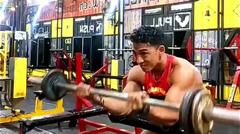 Binaraga Yondri Efendi Latihan Otot Bicep Dengan Barbell Youtube