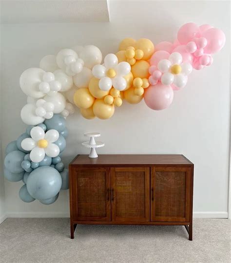 How To Make A Balloon Garland A Diy Tutorial Traditionallycozy