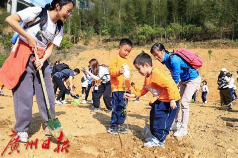 共植一片绿，唤醒春天的美丽