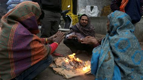 Weather Today शीतलहर और कोहरे की चपेट में पूरा उत्तर भारत दिल्ली यूपी