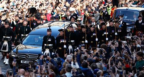 Murió La Reina Isabel Ii Dos Antimonárquicos Abuchean Al Rey Carlos Iii En Londres Y Un