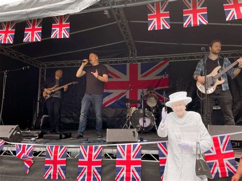 Crowds Flock To Gostrey Meadow For Jubilee Big Lunch Farnham Town Council