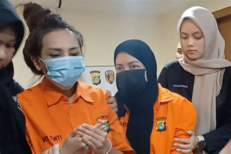 Polisi Tangkap Pemilik Klinik Kecantikan Ria Beauty Yang Berlatar