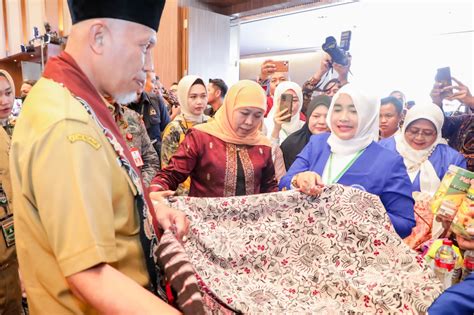 Peringatan Hari Batik Nasional Gubernur Khofifah Ajak Masyarakat