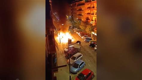 Incendio En Valencia Un Fuego Calcina Varios Contenedores En