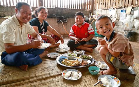 Photo of the Week: What Families Eat Around the World