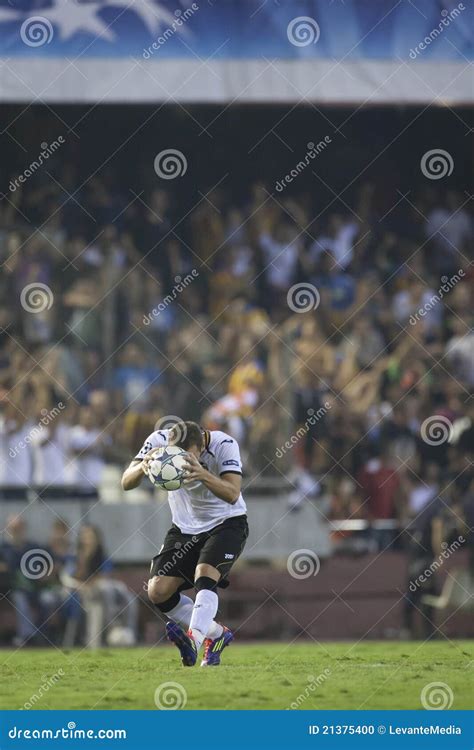 Valencia CF vs Chelsea editorial image. Image of fast - 21375400