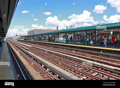 Subway platform / station, 161 st, Yankee Stadium, # 4 line, New York ...