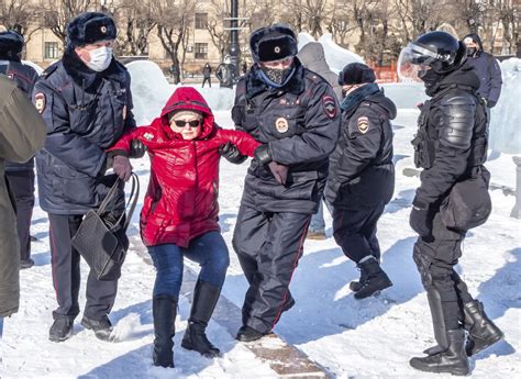 Russia Oltre 5mila Fermi Durante Le Proteste Pro Navalny In Manette