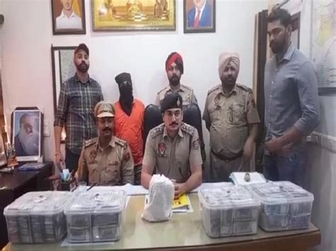 Phagwara Police Caught 1 Crore 1 Lakh 24 Thousand Drug Money 2050 Intoxicating Pills From