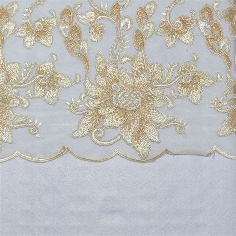 Tissu dentelle brodée et festonnée fleurs beiges