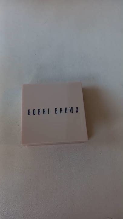 Пудры компактные BOBBI BROWN Пудра компактная Nude Finish Illuminating