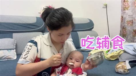 半岁的宝宝吃辅食，米糊一口接一口的吃，儿媳下楼婆婆已做好早餐【阿芝的日常生活】 Youtube