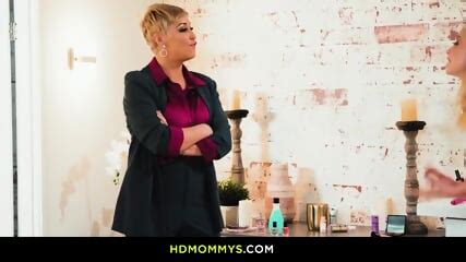 Hot MILF Ryan Keely Fucks Sexy Chloe Cherry