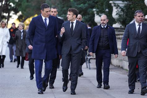 Macron Y S Nchez Sellan El Tratado De Amistad Y Cooperaci N Entre