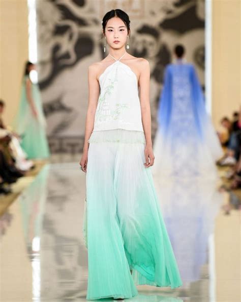 HEAVEN GAIA SS 20 蓋婭傳說 Runway show spring summer collection DN