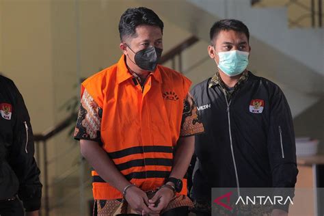 KPK Perpanjang Penahanan Dua Tersangka Korupsi BPPD Sidoarjo ANTARA News